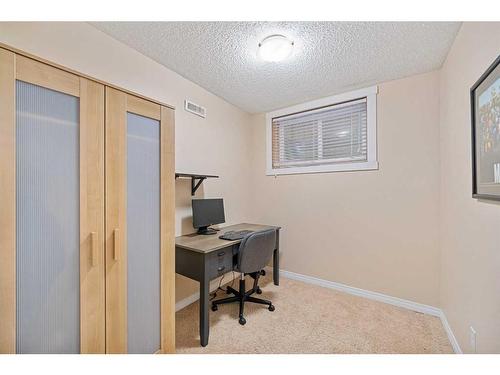 202 Shannon Square Sw, Calgary, AB - Indoor Photo Showing Office