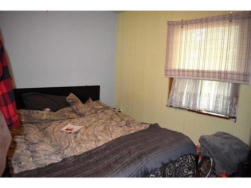 1812 51 Street Nw, Calgary, AB - Indoor Photo Showing Bedroom