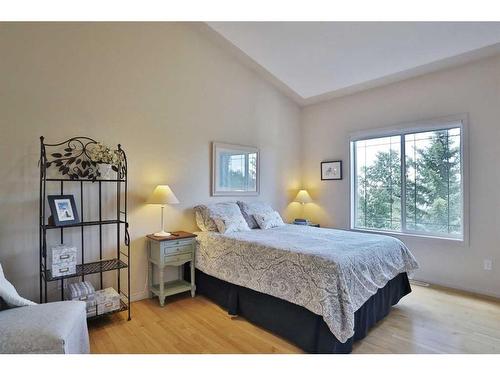 421 Rocky Vista Gardens Nw, Calgary, AB - Indoor Photo Showing Bedroom