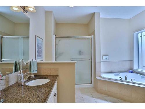 421 Rocky Vista Gardens Nw, Calgary, AB - Indoor Photo Showing Bathroom