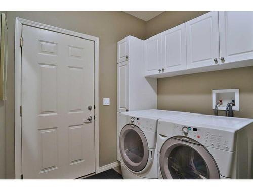 421 Rocky Vista Gardens Nw, Calgary, AB - Indoor Photo Showing Laundry Room