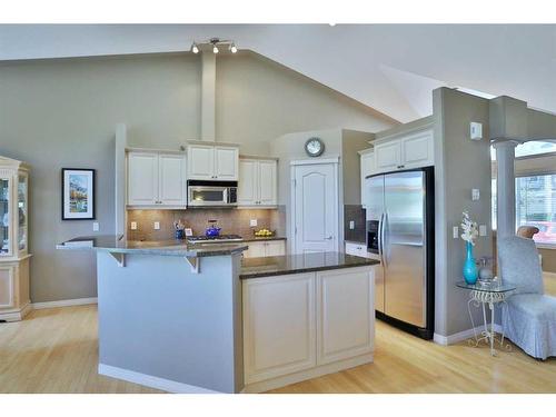 421 Rocky Vista Gardens Nw, Calgary, AB - Indoor Photo Showing Kitchen