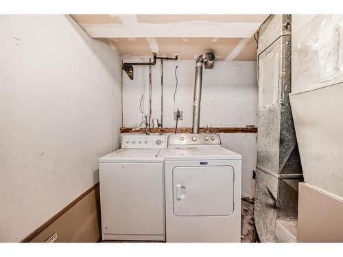 6425 & 6427 35 Avenue Nw, Calgary, AB - Indoor Photo Showing Laundry Room