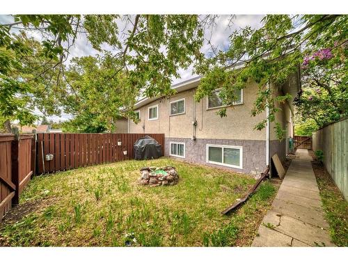 6425 & 6427 35 Avenue Nw, Calgary, AB - Outdoor