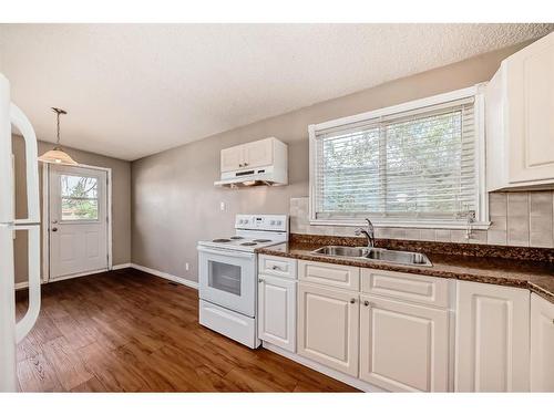 6425 & 6427 35 Avenue Nw, Calgary, AB - Indoor Photo Showing Kitchen With Double Sink