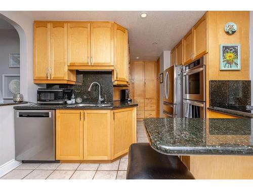 1809 18 Avenue Nw, Calgary, AB - Indoor Photo Showing Kitchen