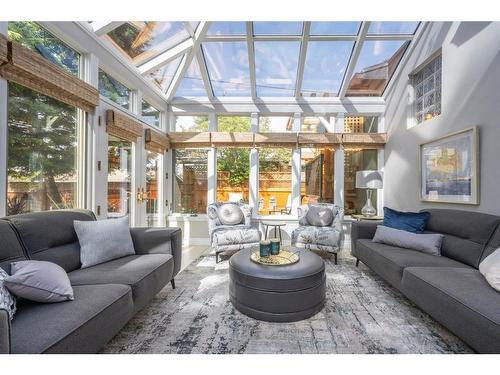 1809 18 Avenue Nw, Calgary, AB - Indoor Photo Showing Living Room