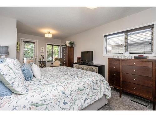 1809 18 Avenue Nw, Calgary, AB - Indoor Photo Showing Bedroom