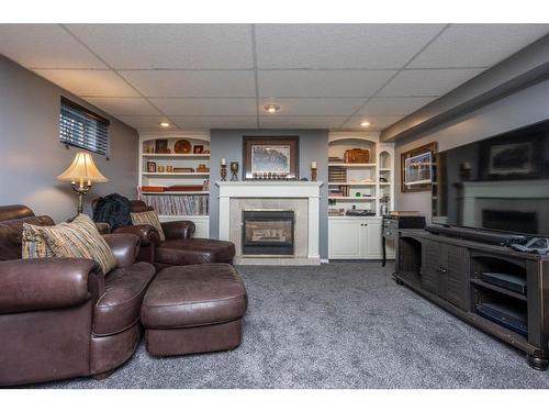 1809 18 Avenue Nw, Calgary, AB - Indoor With Fireplace