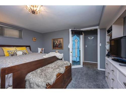 1809 18 Avenue Nw, Calgary, AB - Indoor Photo Showing Bedroom