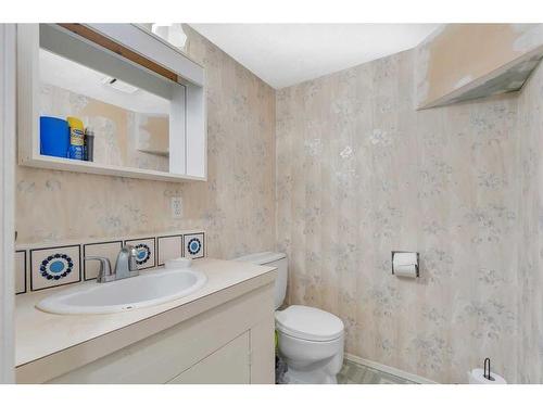 728 Whitehill Way Ne, Calgary, AB - Indoor Photo Showing Bathroom