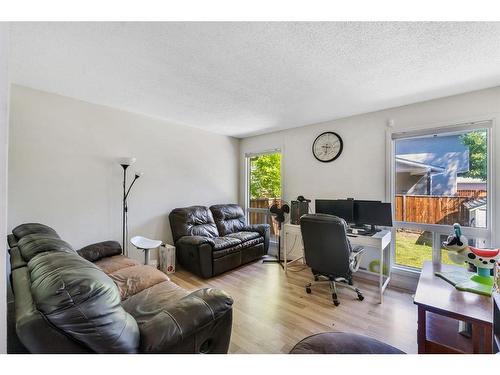 728 Whitehill Way Ne, Calgary, AB - Indoor Photo Showing Living Room