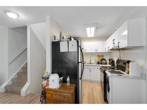 728 Whitehill Way Ne, Calgary, AB - Indoor Photo Showing Kitchen