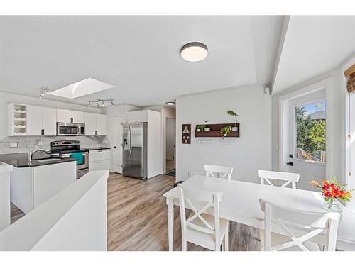 80 Douglas Ridge Circle Se, Calgary, AB - Indoor Photo Showing Dining Room