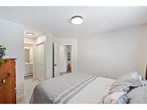 80 Douglas Ridge Circle Se, Calgary, AB - Indoor Photo Showing Bedroom