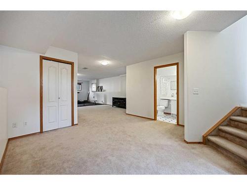 80 Douglas Ridge Circle Se, Calgary, AB - Indoor Photo Showing Other Room