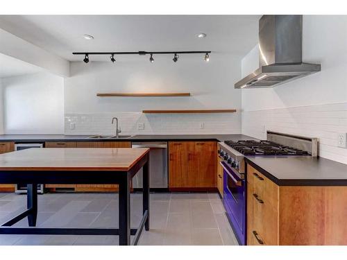 4803 Vienna Drive Nw, Calgary, AB - Indoor Photo Showing Kitchen