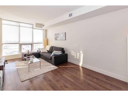 403-10 Shawnee Hill Sw, Calgary, AB - Indoor Photo Showing Living Room