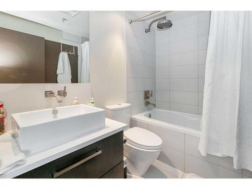 403-10 Shawnee Hill Sw, Calgary, AB - Indoor Photo Showing Bathroom