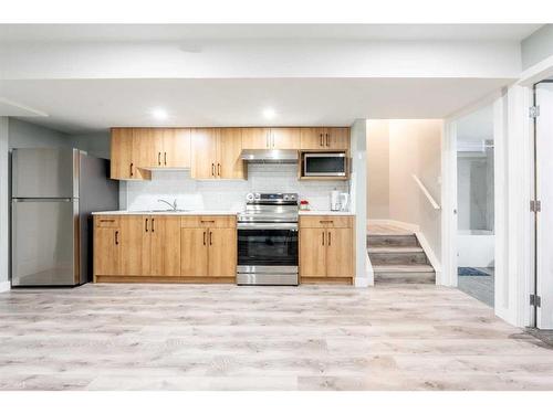 147 Corner Meadows Grove, Calgary, AB - Indoor Photo Showing Kitchen