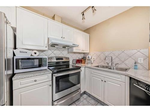 411-20 Sierra Morena Mews Sw, Calgary, AB - Indoor Photo Showing Kitchen With Double Sink