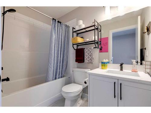 216 Evanscrest Square Nw, Calgary, AB - Indoor Photo Showing Bathroom