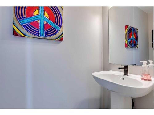 216 Evanscrest Square Nw, Calgary, AB - Indoor Photo Showing Bathroom