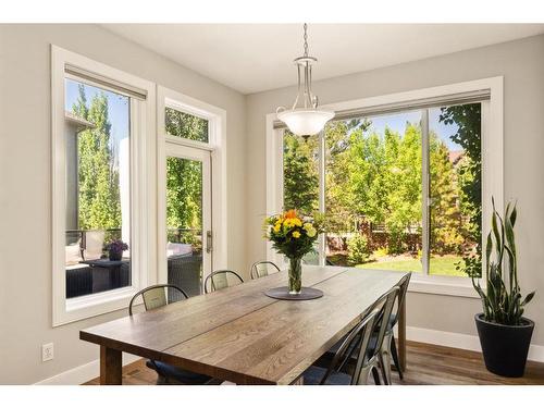 71 Discovery Ridge Mount Sw, Calgary, AB - Indoor Photo Showing Dining Room