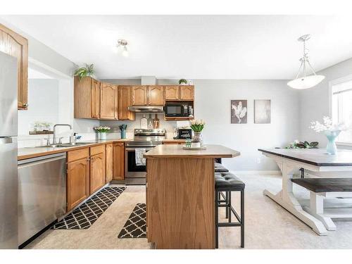 114-114 Hidden Creek Cove Nw, Calgary, AB - Indoor Photo Showing Kitchen