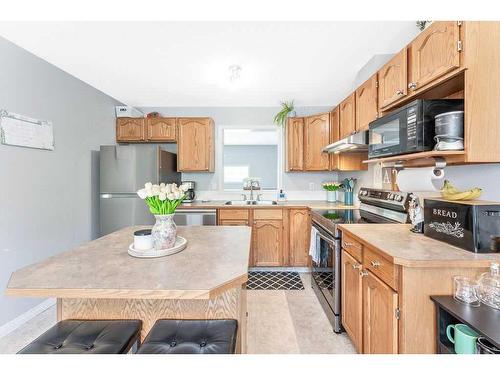 114-114 Hidden Creek Cove Nw, Calgary, AB - Indoor Photo Showing Kitchen With Double Sink