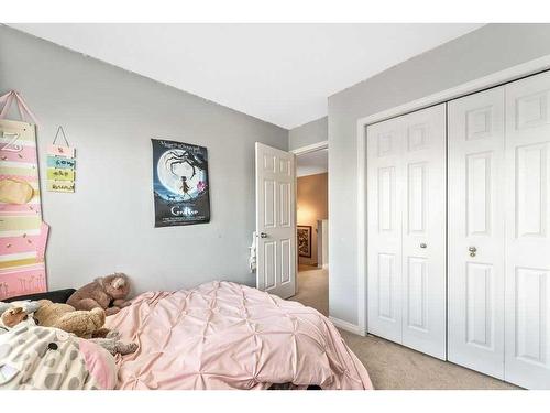 114 Hidden Creek Cove Nw, Calgary, AB - Indoor Photo Showing Bedroom