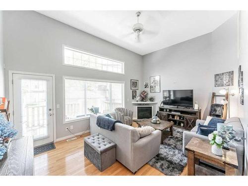 114-114 Hidden Creek Cove Nw, Calgary, AB - Indoor Photo Showing Living Room