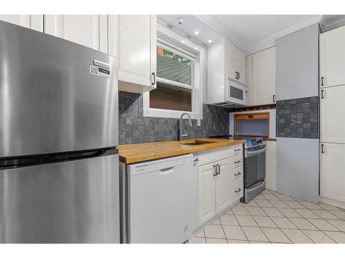 931 1 Avenue Nw, Calgary, AB - Indoor Photo Showing Kitchen