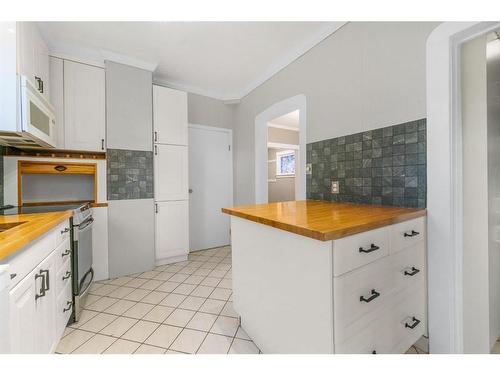 931 1 Avenue Nw, Calgary, AB - Indoor Photo Showing Kitchen
