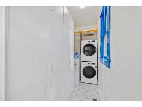 931 1 Avenue Nw, Calgary, AB - Indoor Photo Showing Laundry Room