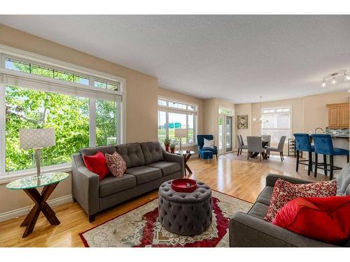 22 Discovery Woods Villas Sw, Calgary, AB - Indoor Photo Showing Living Room