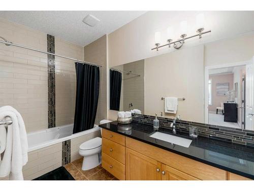 22 Discovery Woods Villas Sw, Calgary, AB - Indoor Photo Showing Bathroom