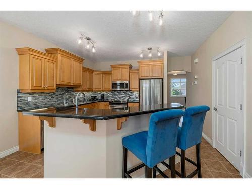 22 Discovery Woods Villas Sw, Calgary, AB - Indoor Photo Showing Kitchen