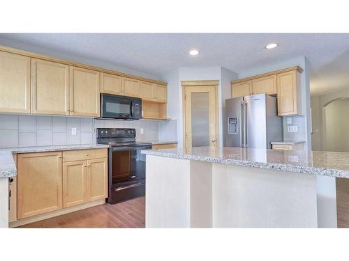226 Copperfield Boulevard Se, Calgary, AB - Indoor Photo Showing Kitchen