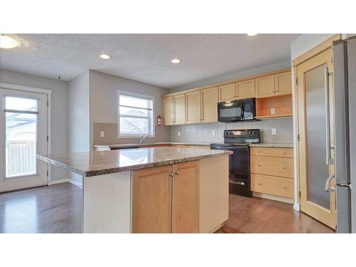 226 Copperfield Boulevard Se, Calgary, AB - Indoor Photo Showing Kitchen