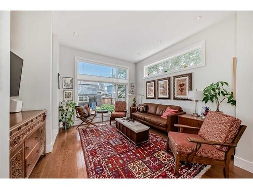 1046 Regal Crescent Ne, Calgary, AB - Indoor Photo Showing Living Room