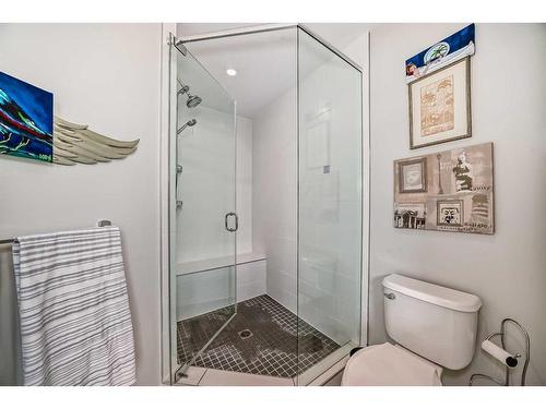 1046 Regal Crescent Ne, Calgary, AB - Indoor Photo Showing Bathroom