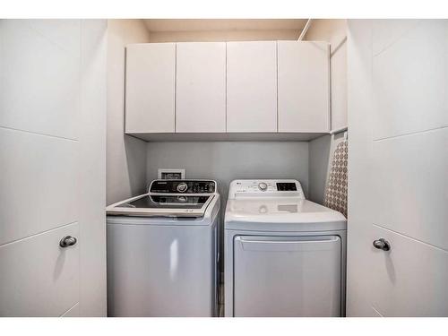 1046 Regal Crescent Ne, Calgary, AB - Indoor Photo Showing Laundry Room