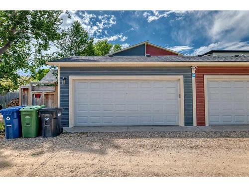 1046 Regal Crescent Ne, Calgary, AB - Outdoor