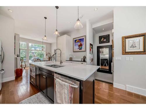 1046 Regal Crescent Ne, Calgary, AB - Indoor Photo Showing Kitchen With Double Sink With Upgraded Kitchen