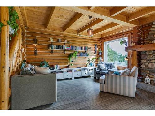 210210 274 Avenue West, Rural Foothills County, AB - Indoor Photo Showing Living Room