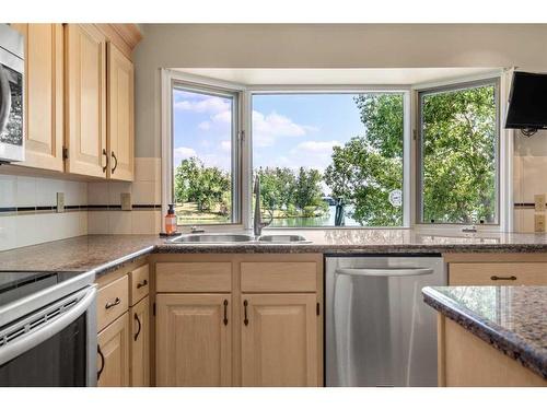 532 Lake Moraine Green Se, Calgary, AB - Indoor Photo Showing Kitchen With Double Sink