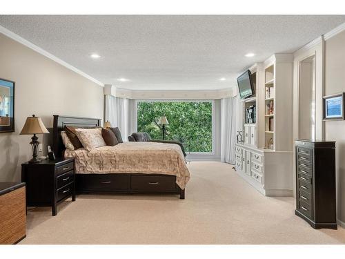 532 Lake Moraine Green Se, Calgary, AB - Indoor Photo Showing Bedroom