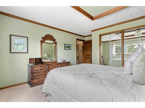 532 Lake Moraine Green Se, Calgary, AB - Indoor Photo Showing Bedroom
