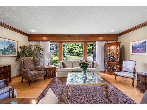 532 Lake Moraine Green Se, Calgary, AB - Indoor Photo Showing Living Room